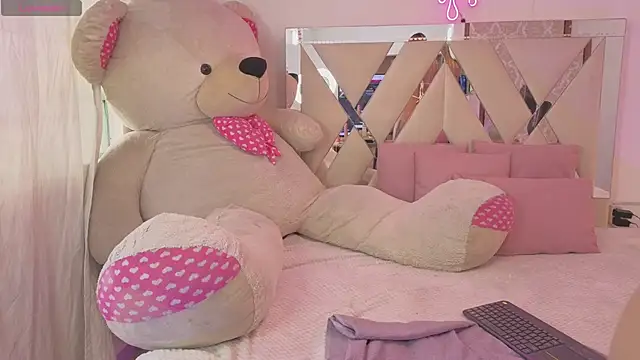 Snapshot of Kenndal_tay chatting on 18, 2, 2026 Kenndal tay online show from 18, 2, 2026