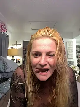 Goldenndoll online show from 10, 9, 2025