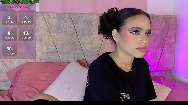 LaraGiil online show from 8, 11, 2025