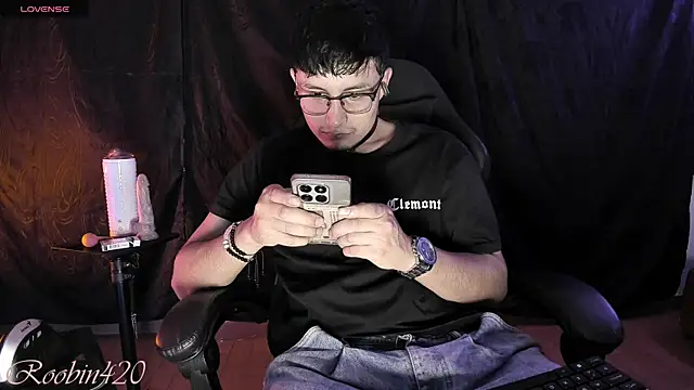 Snapshot of Roobin420 chatting on 8, 7, 2026 Roobin420 online show from 8, 7, 2026