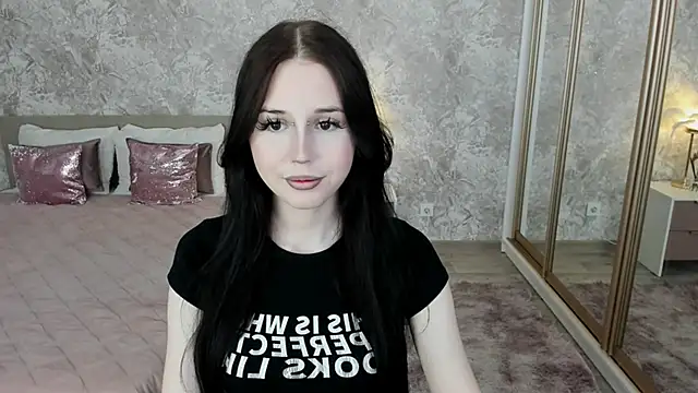 Snapshot of VioletHarme chatting on 24, 5, 2026 VioletHarme online show from 24, 5, 2026