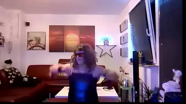 Snapshot of hellgirl1980 chatting on 22, 4, 2026 hellgirl1980 online show from 22, 4, 2026
