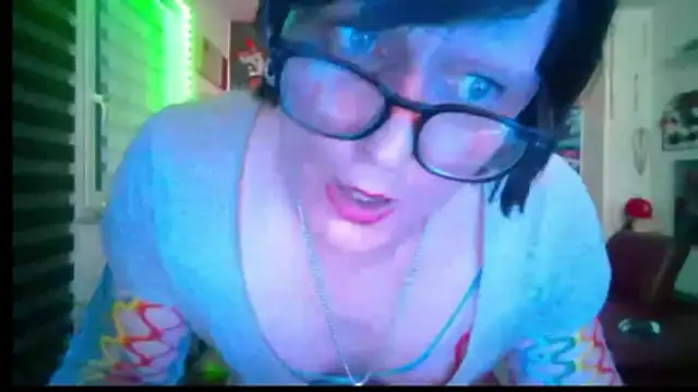 Snapshot of hellgirl1980 chatting on 8, 5, 2026 hellgirl1980 online show from 8, 5, 2026