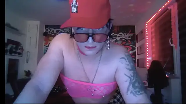 Snapshot of hellgirl1980 chatting on 18, 5, 2026 hellgirl1980 online show from 18, 5, 2026