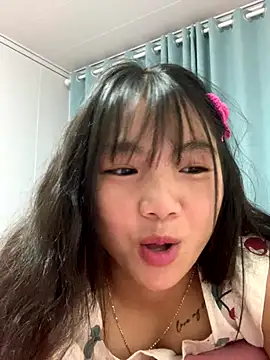 Emlyly-18 online show from 4, 10, 2025