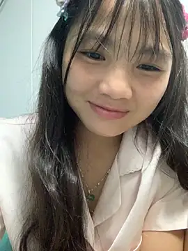 Emlyly-18 online show from 5, 10, 2025