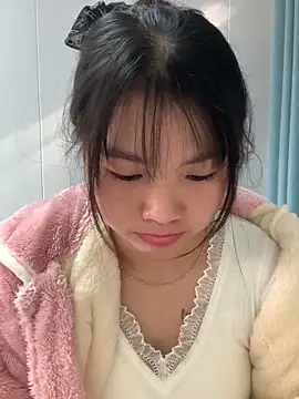 Emlyly-18 online show from 12, 11, 2025