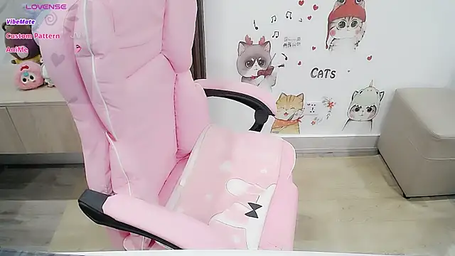 Snapshot of Eirlys18 chatting on 14, 10, 2025 Eirlys18 online show from 14, 10, 2025