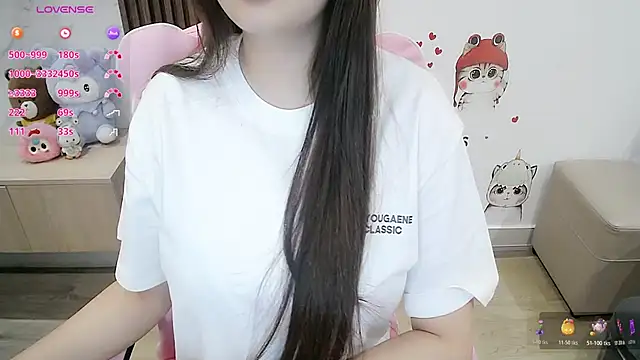 Snapshot of Eirlys18 chatting on 19, 10, 2025 Eirlys18 online show from 19, 10, 2025