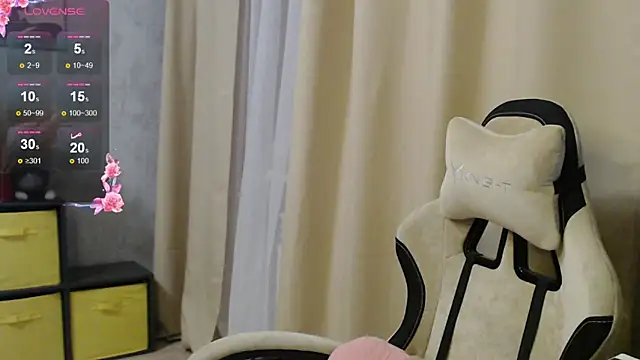 Snapshot of harpermoss chatting on 6, 11, 2025 harpermoss online show from 6, 11, 2025