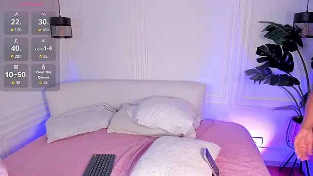 Dafne Hillss online show from 27, 11, 2025