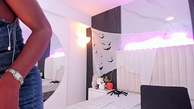 NalahCampbell online show from 30, 10, 2025