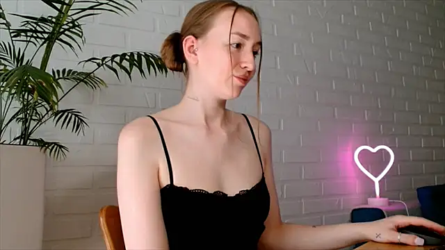 Snapshot of WhitePrincessLuna chatting on 6, 7, 2026 WhitePrincessLuna online show from 6, 7, 2026
