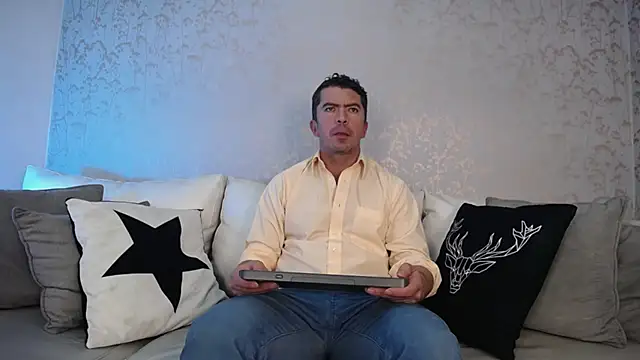 JuanKarloz  online show from 3, 10, 2025