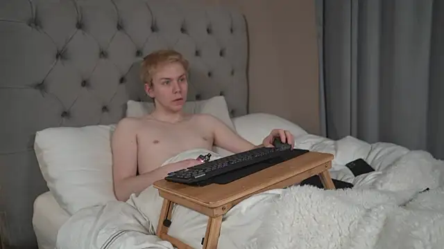 scottishtwink01 online show from 4, 3, 2026