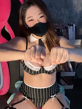 Snapshot of vy_nguyen99 chatting on 19, 9, 2025 vy nguyen99 online show from 19, 9, 2025
