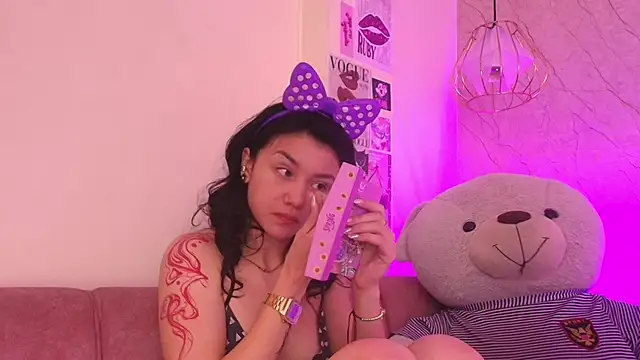 april bennett online show from 13, 11, 2025