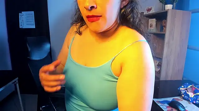 Snapshot of LeilaSmith_ chatting on 2, 6, 2026 LeilaSmith online show from 2, 6, 2026