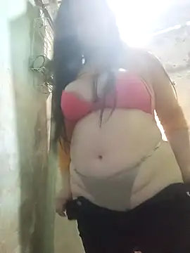 Snapshot of alahia_sw chatting on 3, 10, 2025 alahia sw online show from 3, 10, 2025