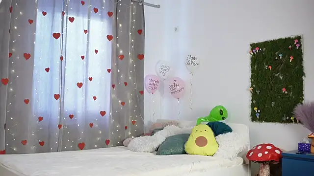 PetiteAlien online show from 23, 2, 2026