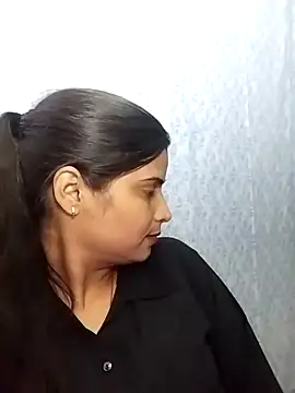 Hot-Pooja25 online show from 3, 2, 2026