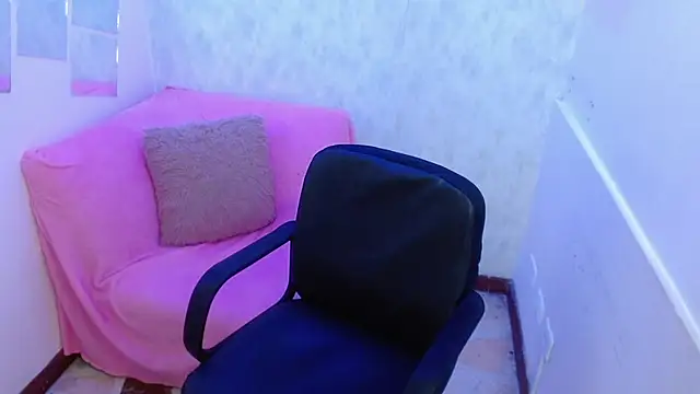 KendallWood  online show from 7, 11, 2025