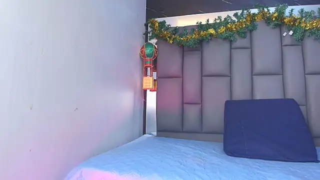 kissme luna online show from 2, 12, 2025