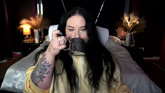 Snapshot of SerahMirabeli chatting on 14, 11, 2025 SerahMirabeli online show from 14, 11, 2025