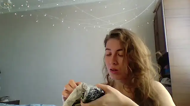 Snapshot of Mireeina chatting on 13, 7, 2026 Mireeina online show from 13, 7, 2026