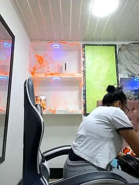 susan mooree online show from 28, 10, 2025