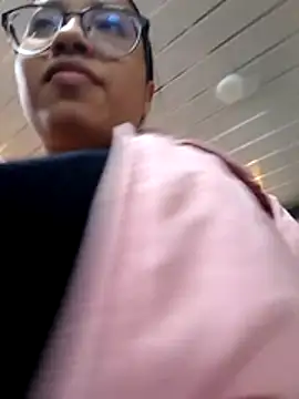 Snapshot of susan_mooree chatting on 7, 1, 2026 susan mooree online show from 7, 1, 2026