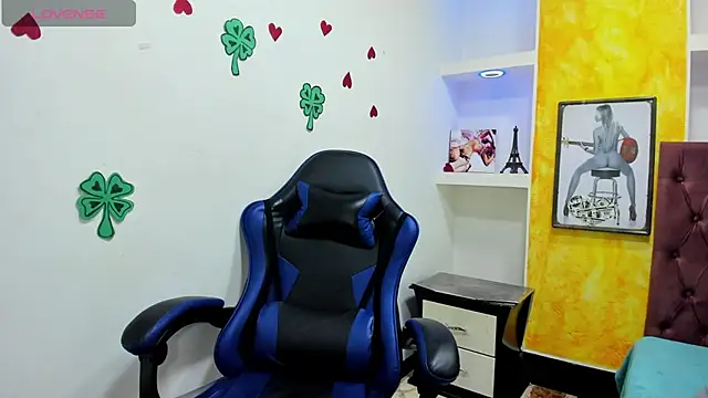 susan mooree online show from 8, 4, 2026