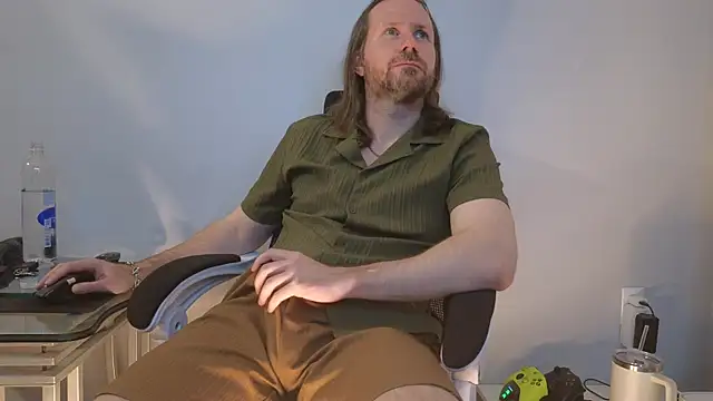 Snapshot of AlbinoAdonis chatting on 28, 4, 2026 AlbinoAdonis online show from 28, 4, 2026