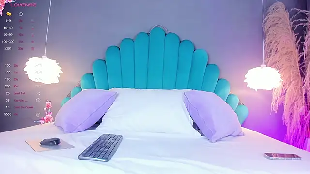 LunaBloomn online show from 21, 10, 2025