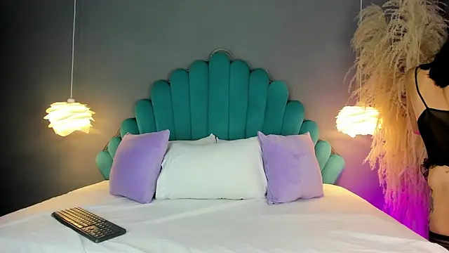 LunaBloomn online show from 24, 10, 2025