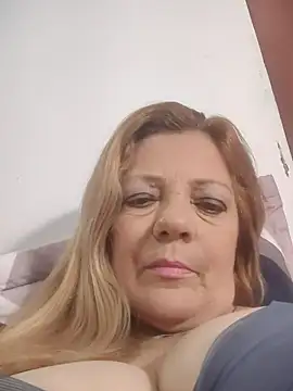 Casandra Cruz online show from 15, 10, 2025
