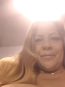 Casandra Cruz online show from 19, 10, 2025