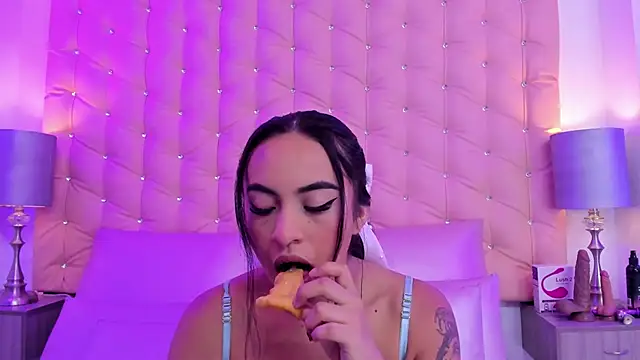 Leslie Bussh  online show from 7, 3, 2026