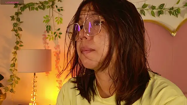 Lauuu2007 online show from 10, 4, 2026