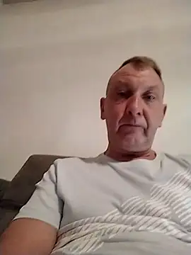 Snapshot of niezlomny75 chatting on 10, 9, 2025 niezlomny75 online show from 10, 9, 2025