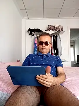 Snapshot of EmilioTaladdro chatting on 5, 5, 2026 EmilioTaladdro online show from 5, 5, 2026
