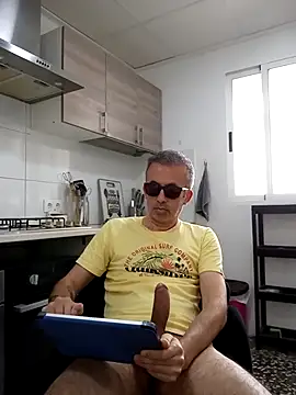 Snapshot of EmilioTaladdro chatting on 12, 5, 2026 EmilioTaladdro online show from 12, 5, 2026