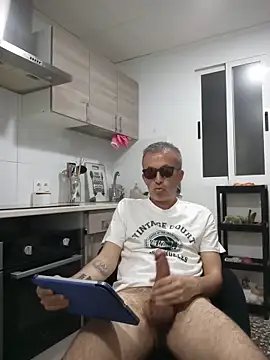 Snapshot of EmilioTaladdro chatting on 19, 5, 2026 EmilioTaladdro online show from 19, 5, 2026