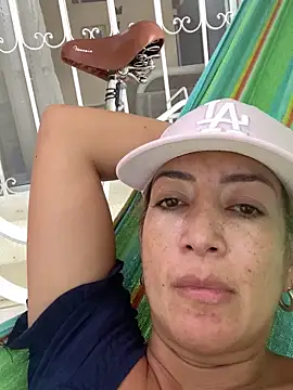 Snapshot of sara_peters_ chatting on 12, 10, 2025 sara peters  online show from 12, 10, 2025