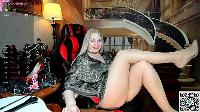 Nina Devillle online show from 11, 4, 2026