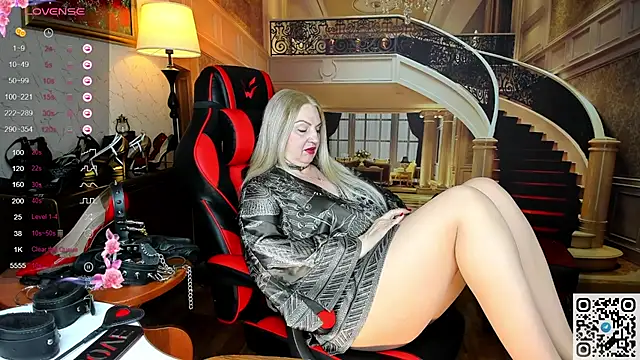 Nina Devillle online show from 13, 4, 2026