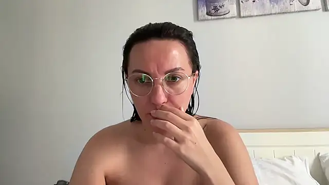 Snapshot of Karllina chatting on 9, 8, 2026 Karllina online show from 9, 8, 2026