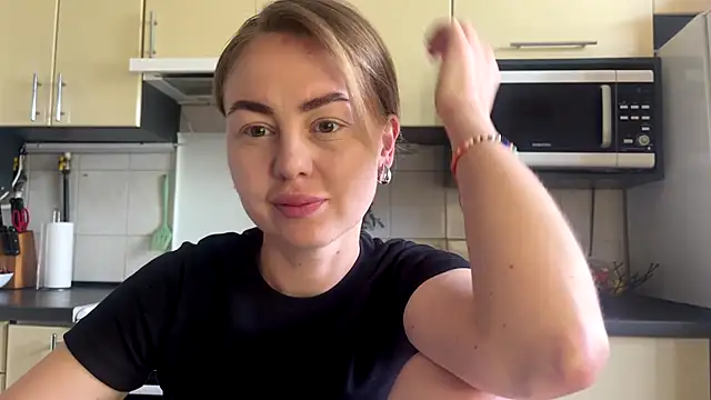 Snapshot of MartaLuna_ chatting on 6, 6, 2026 MartaLuna online show from 6, 6, 2026