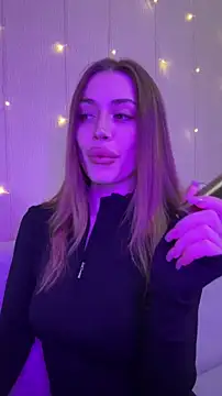 Elizabeth Tay online show from 14, 12, 2025