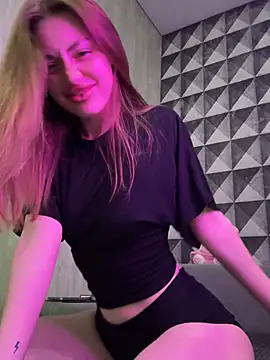 Elizabeth Tay online show from 8, 4, 2026